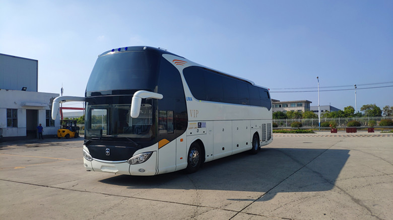LHD/RHD Cummins 375HP Euro5 51+2 Seats Luxury Coach Bus YBL6128SD for Chile