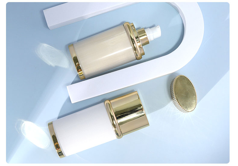 Acrylic Essential Oil Packaging Bottles 30ml 50ml Plastic Spray Bottles For Sunscreen / Essence / BB Cream