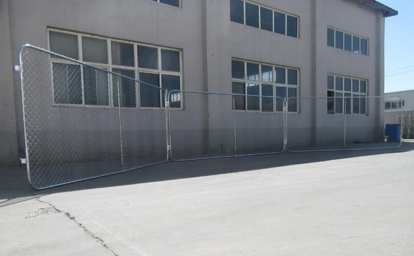 Chain Link Fence with Foot