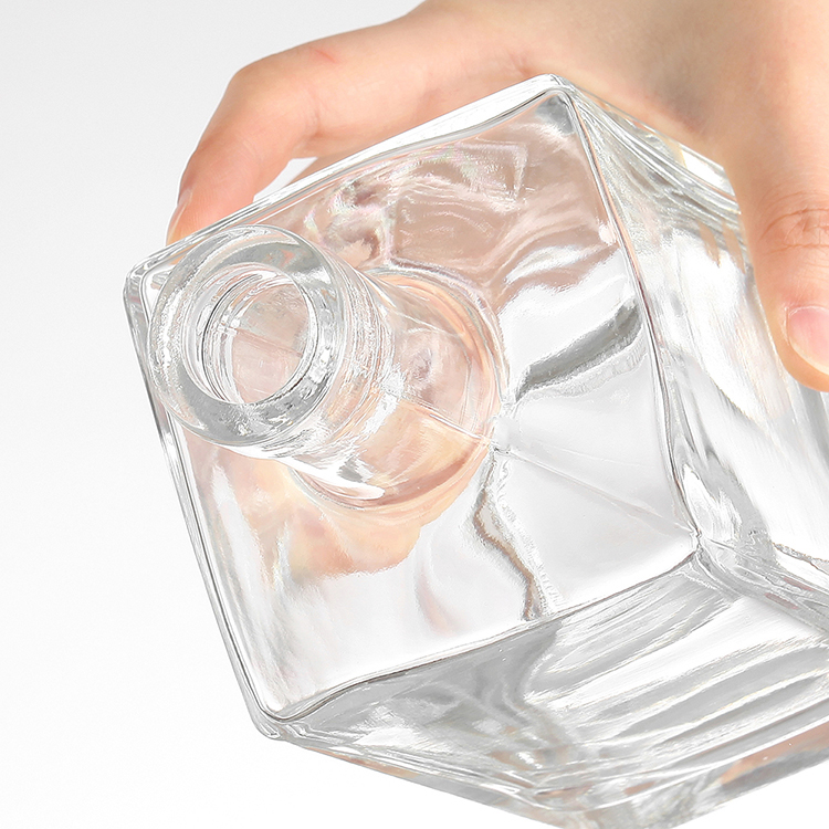 700ml 750ml Vodka Bottle for Custom Super Flint Material Liquor Brandy Glass Bottle