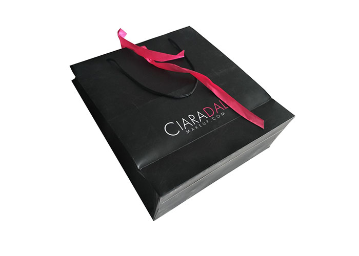 Recyclable Black Paper Shopping Bags Boutique Imprinted Sturdy Delicate