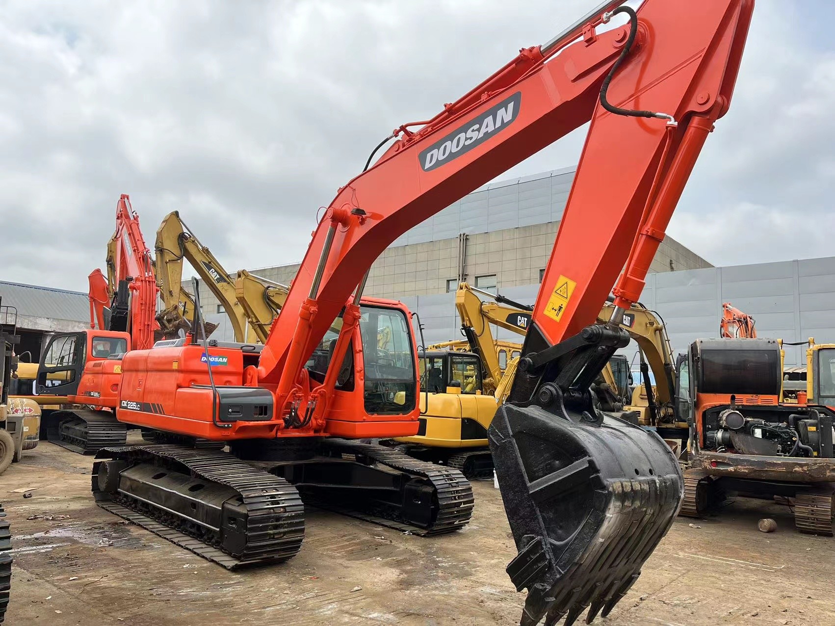 Internal Combustion Drive Medium Size Used Doosan Excavator 20 Ton