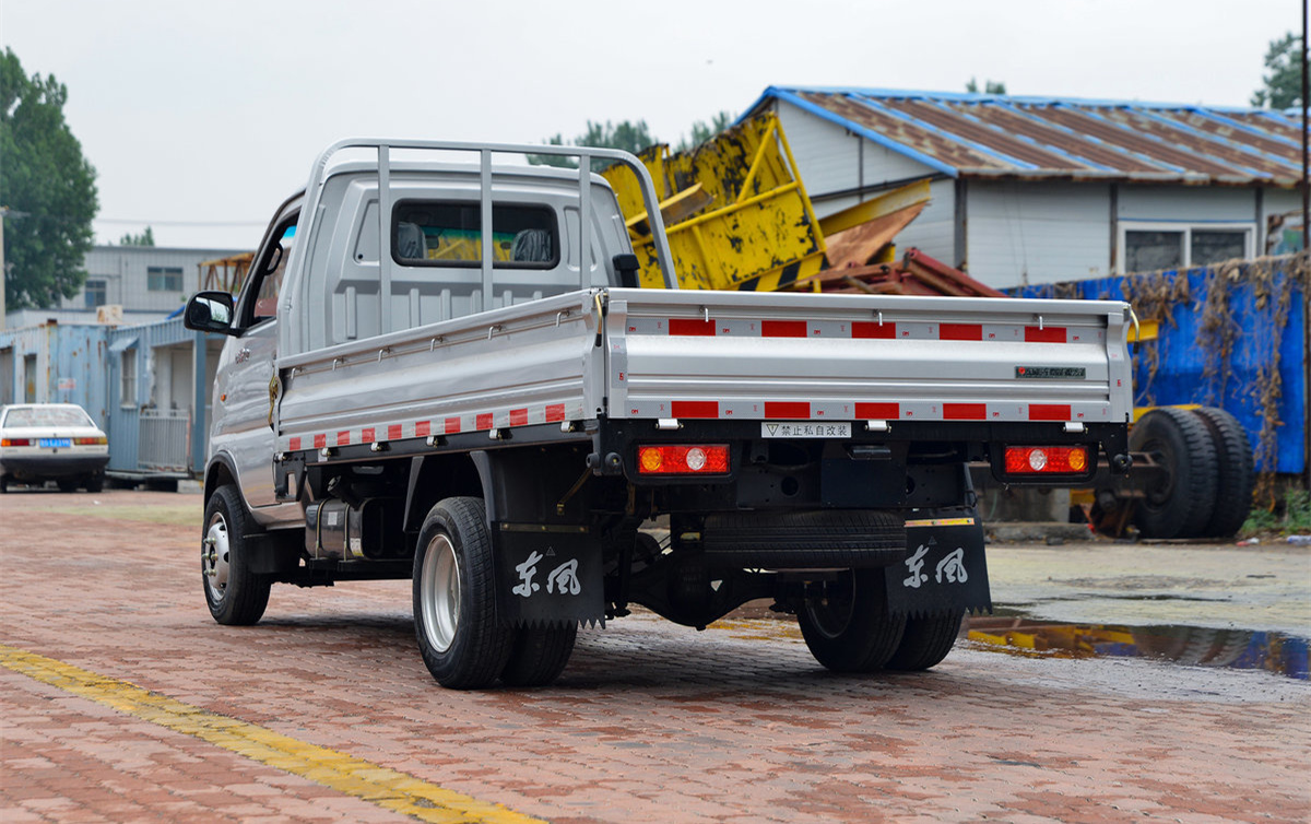Dongfeng Tuyi T3 1.6L 123 Horsepower Gasoline 3.7 Meters Single Row Guardrail Small Truck