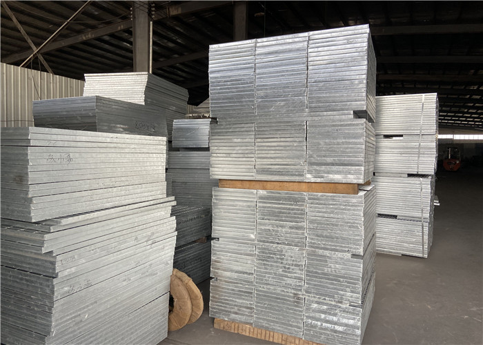 Sturdy 2-12mm Galvanized Steel Walkway Grating Stair Treads Trench Drainage Cover