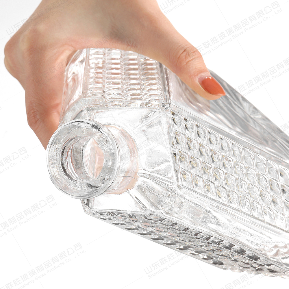 Custom Triangle Vodka Glass Bottle 250ml 500ml 750ml 1l OEM/ODM Individualization