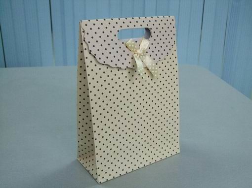 Customized recyclable cardboard paper wedding bags with die cut handle gift pouch