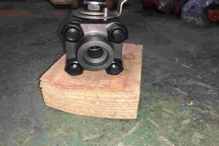 Globe Forged Steel Valves Screw Thread / BW DN20 150LB A105