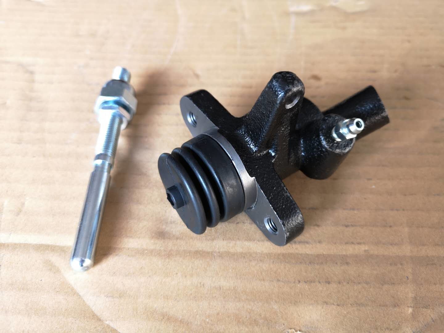 ISUZU Light Truck Clutch Slave Cylinder Helps Change Speed Level 8980047801