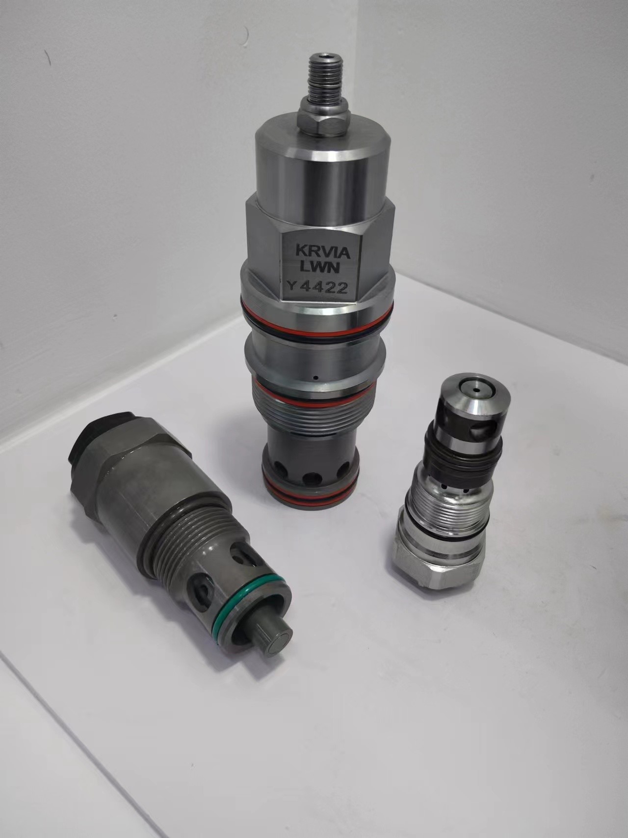 350 Bar Hydraulic Pressure Overflow Relief Valve With Heat Treatment Surface
