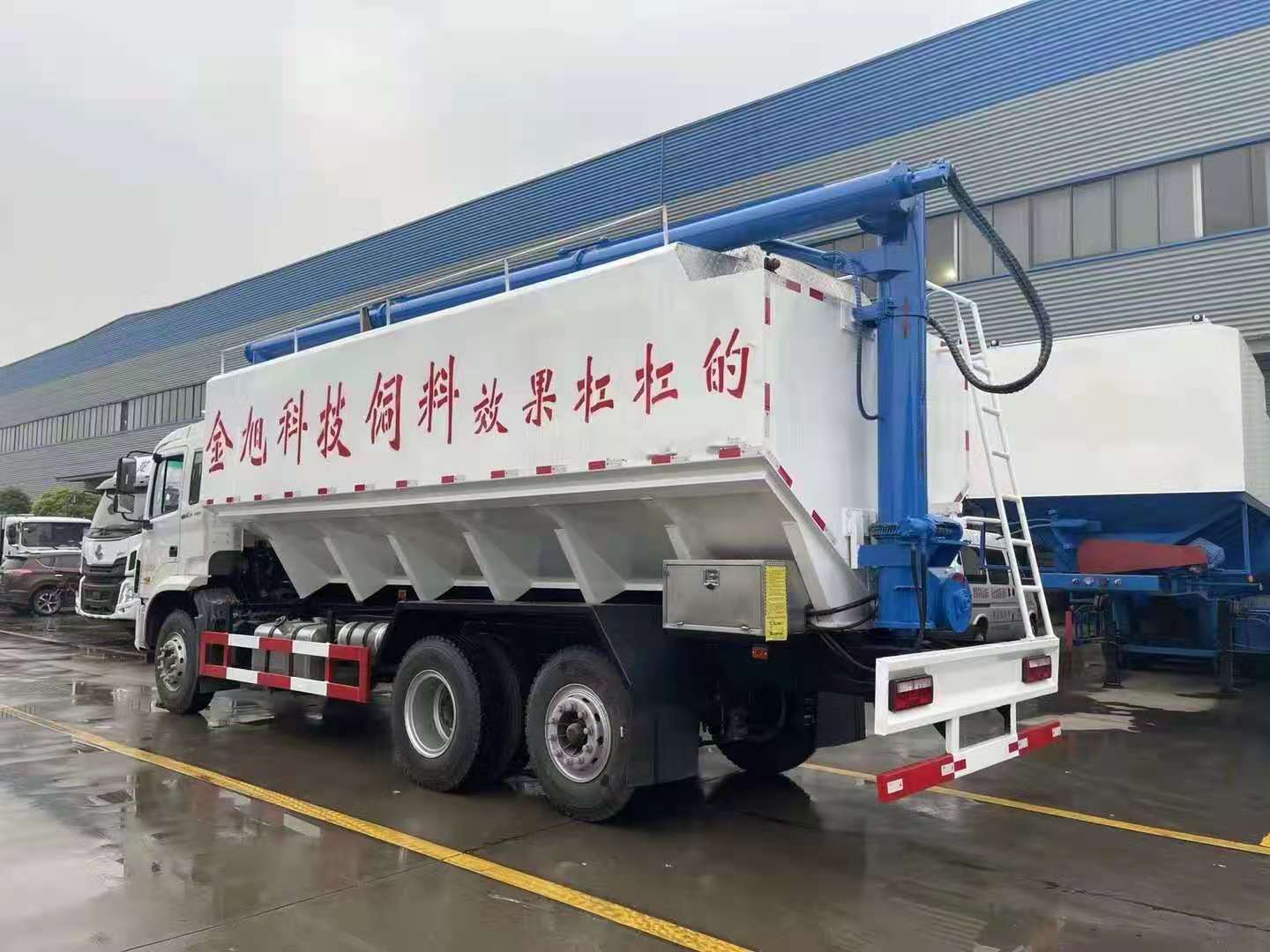 EU2-6 JAC Small Three-axle Aluminum Alloy Hydraulic Feed Truck Bulk Feed Transport Vehicle Raising Animals,livestock,Poultry