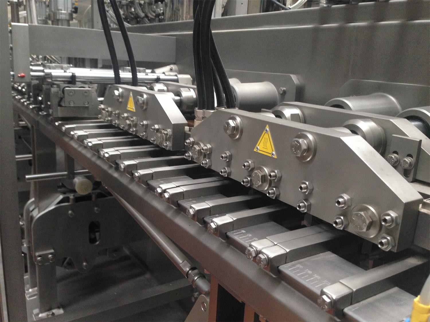 Horizontal 0.5MPa Zipper Pouch Packing Machine PLC Control Food Products Packing Machine