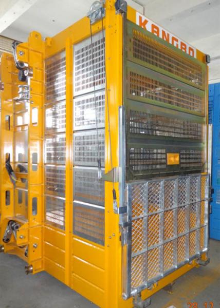 Yellow Construction Site Lift Lifting Speed 0–36 M/Min SC200BD For Bridges /