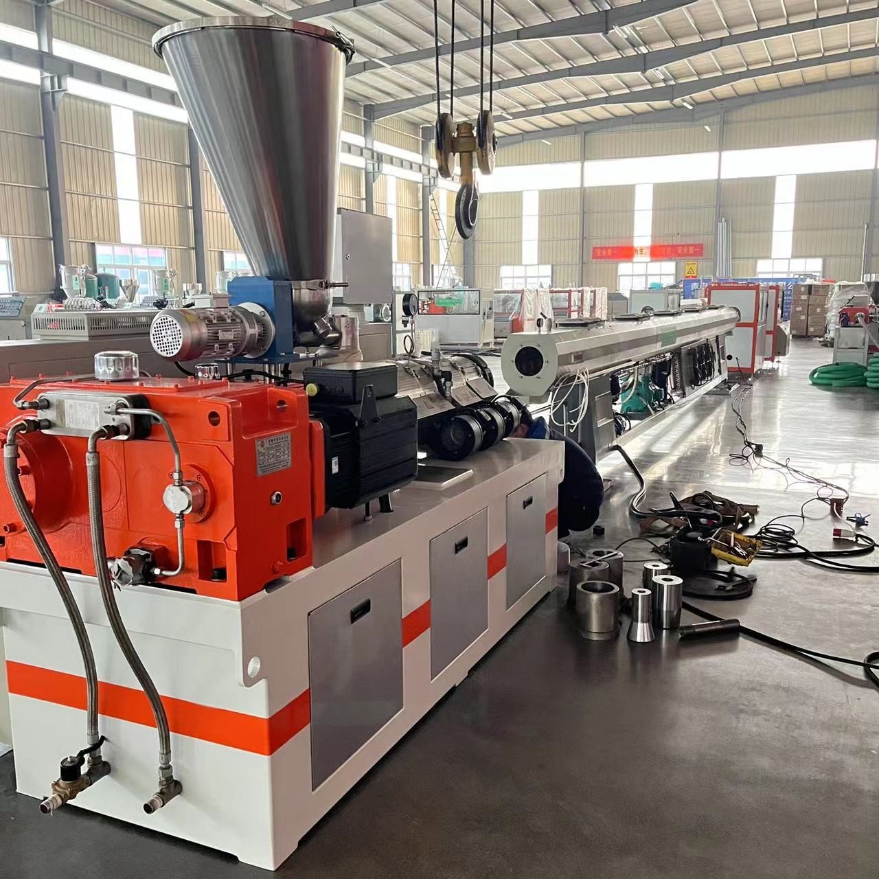 Conical Twin Screw Extruder PVC Plastic Extruder Machinery 100kg/H-350kg/H