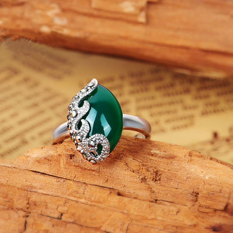 Thail Sterling Silver with Green Agate and Marcasite Ring (R121403)