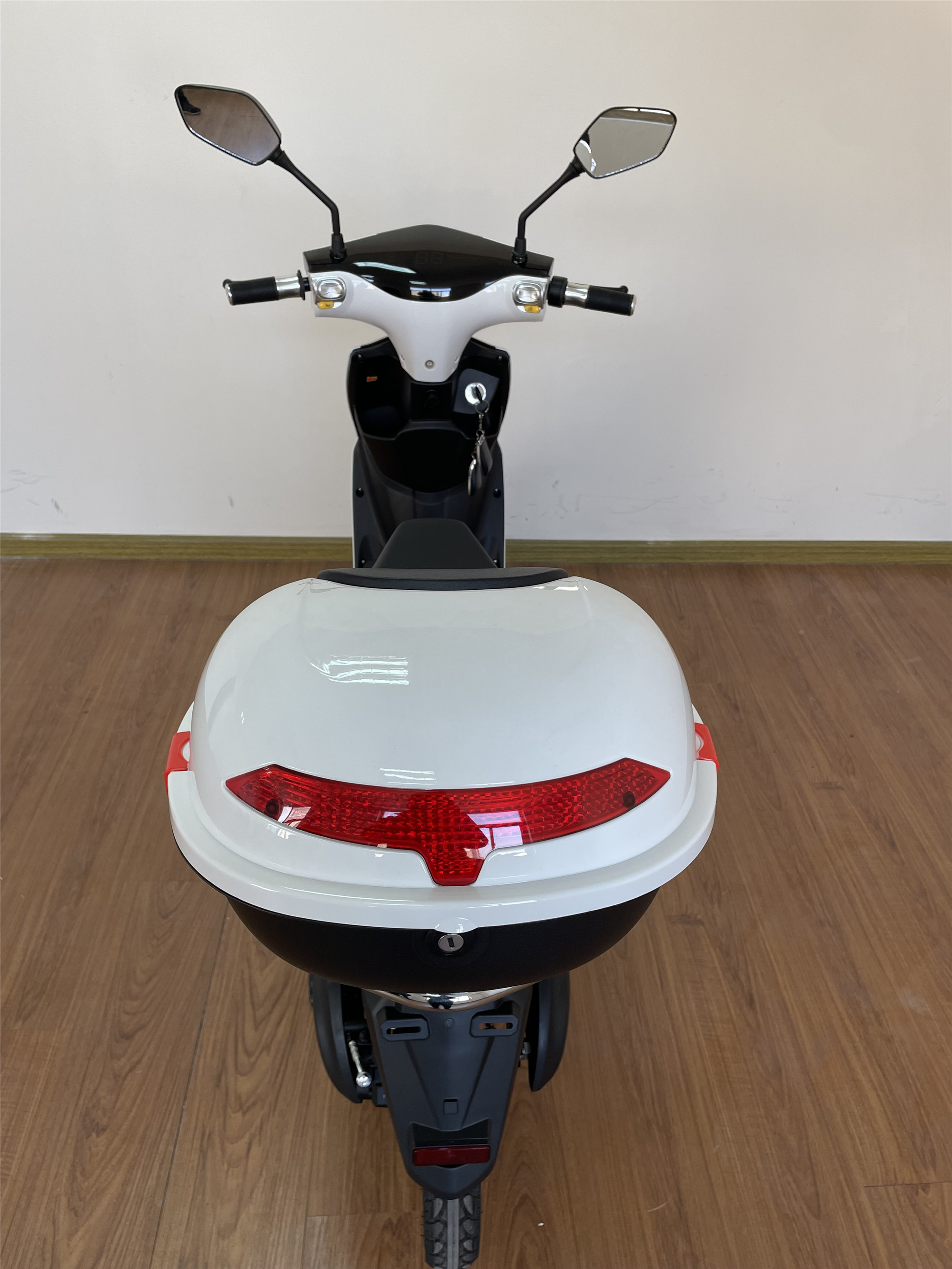 Switzerland Hot Selling 48V 500W Electric Pedal Mopeds Big Wheel 18 Inch Pedal Assist Electric Scooter With Lithium Battery
