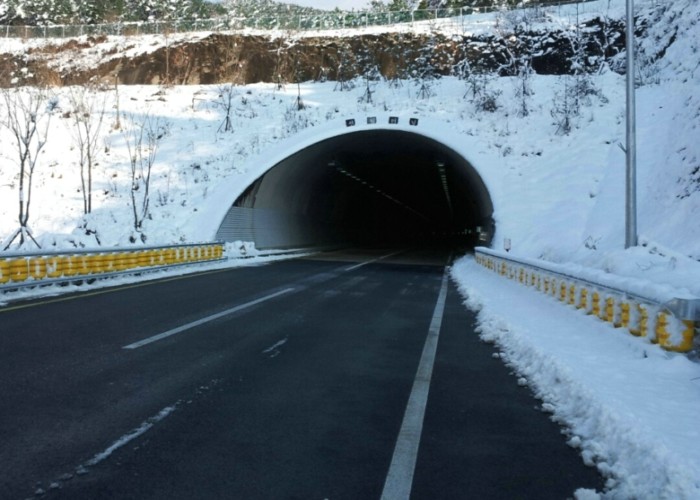 Red Color Protective Safety Roller Barrier For Tunnel Entrance Tunnel Portal