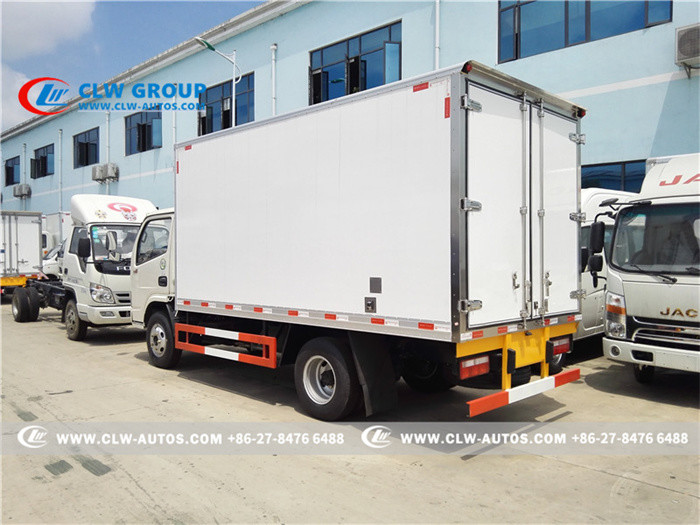 Dongfeng model 5tons Small seafood refrigerated Transport Delivery and Cooler Freezer Refrigerator Van Truck