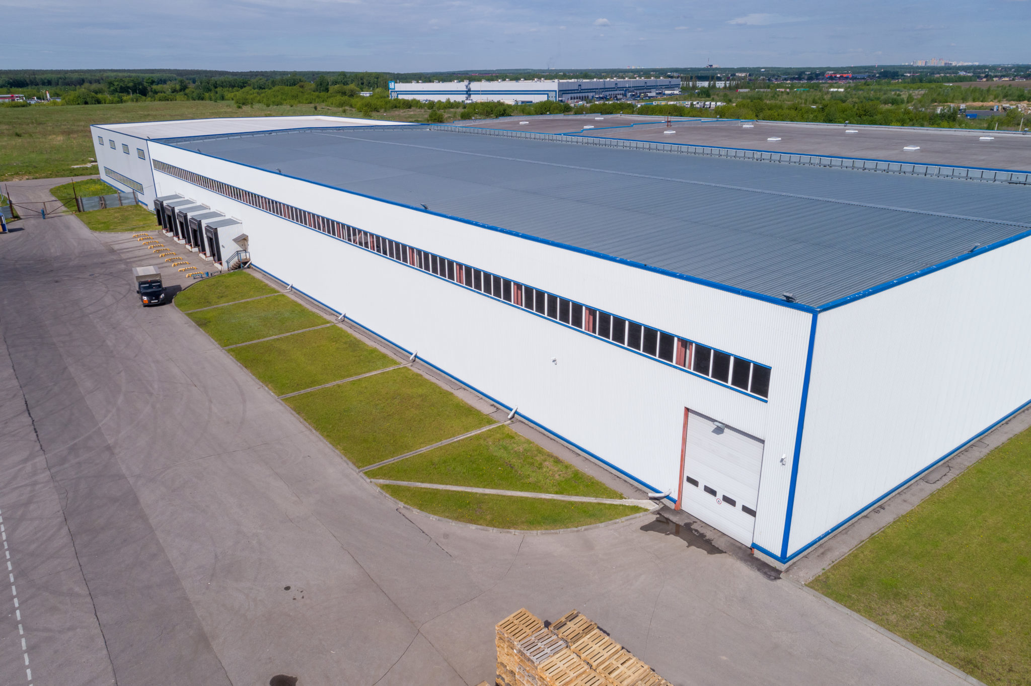 Welded Prefab Multi Storey Steel Building Light Steel Frame Construction With Bolt Connection