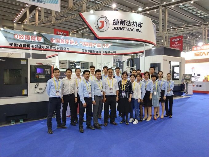 Large Industrial CNC Vertical Machining Center 1500 * 700mm Table High Precision