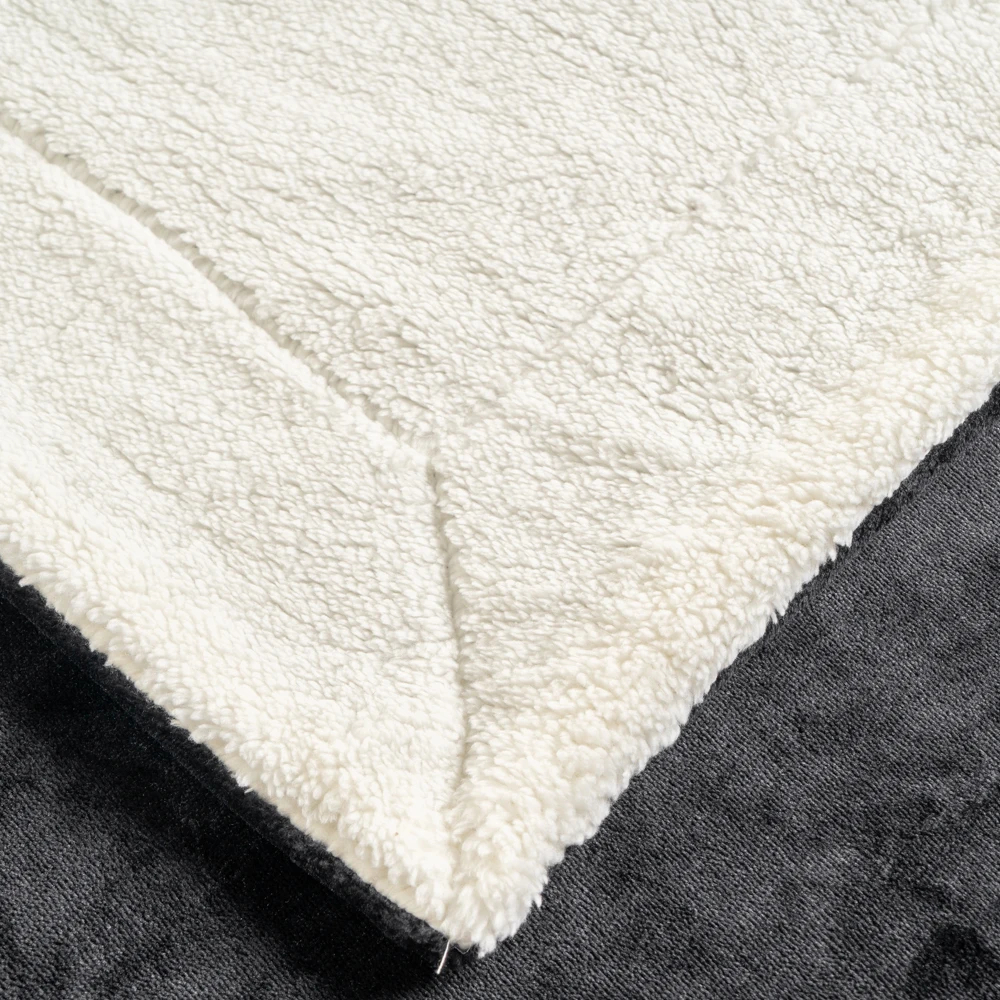 Soft Knitted 130*110cm Reversible Polyester Blanket Microplush Custom Color Plush Throw