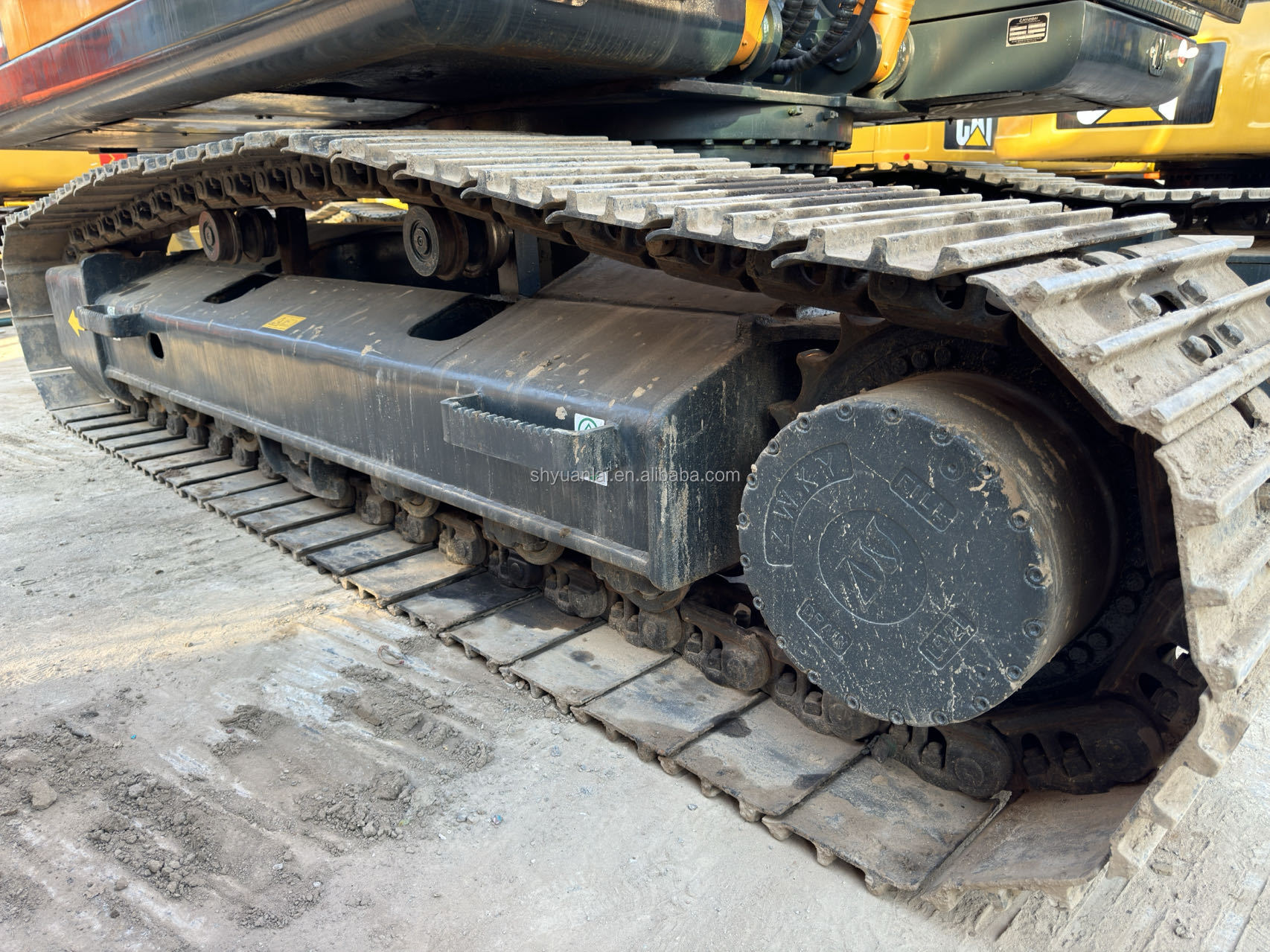 Selling 90% of new and second-hand Hyundai 220 excavators, old excavators, and old hook machines at a low price