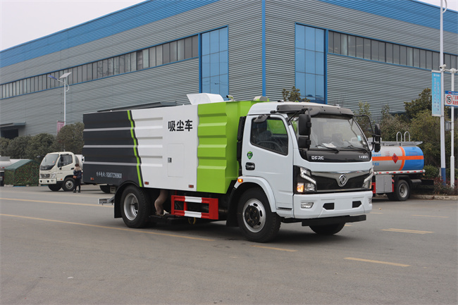Mini Version 4X2 5CBM 3 CBM Diesel Vacuum Cleaner Sweeper