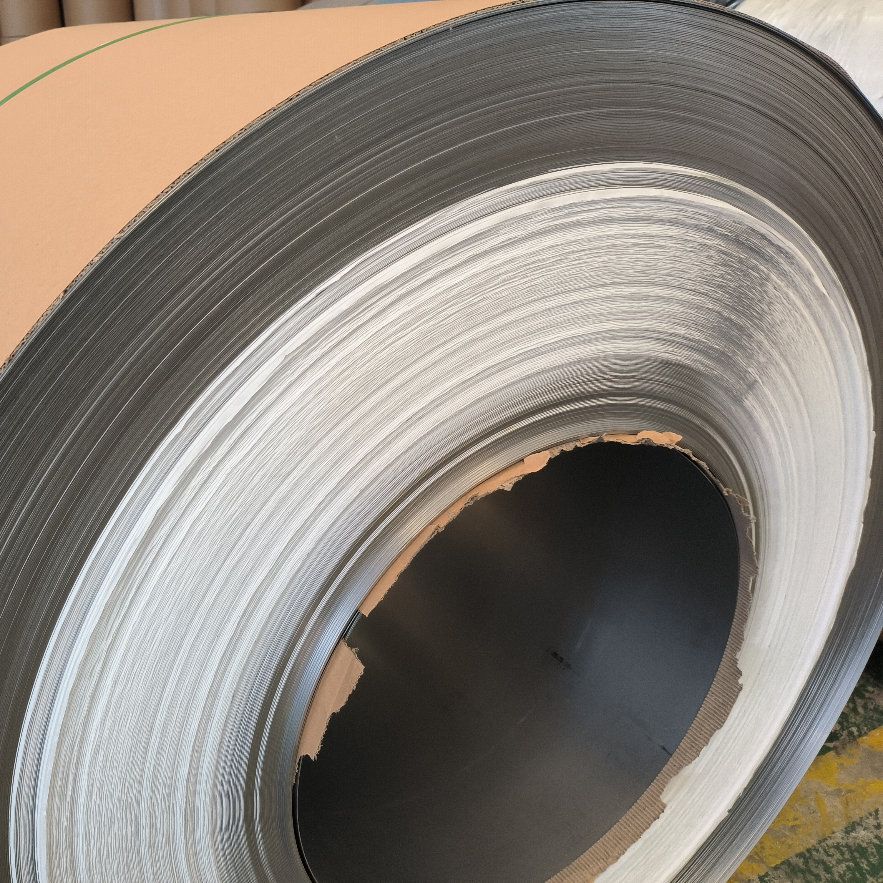 Hot Rolled Stainless Steel Coils Aisi 304 304L 316L 321 410 430 2500mm