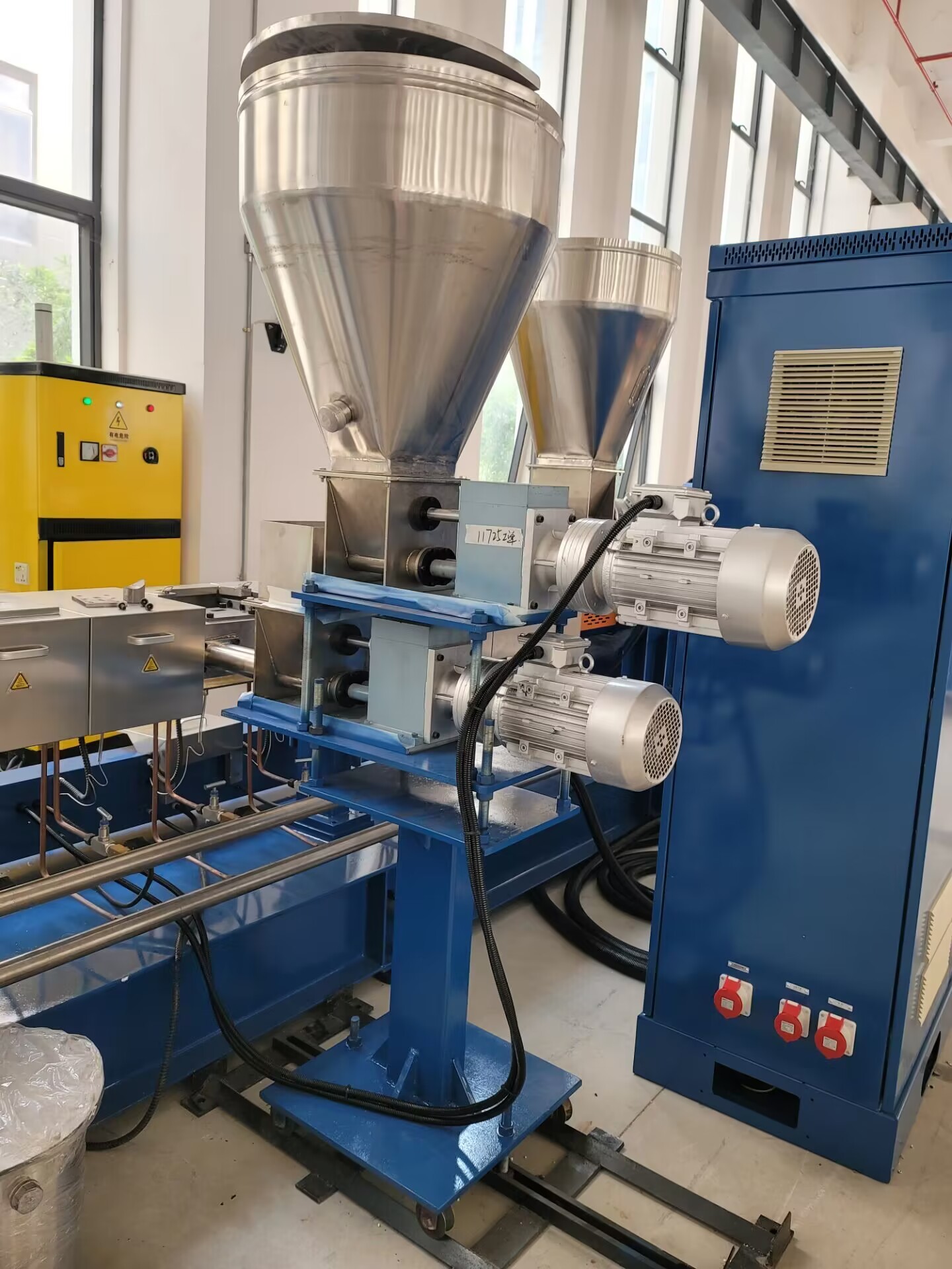CaCO3 High Filler Masterbatch Compounder Machine Manufacturer Co Rotating Twin Screw Extruder