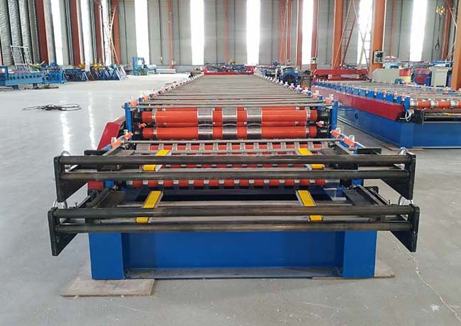 Hydraulic auto color steel tile type and roof panel double layer rolling making forming machine