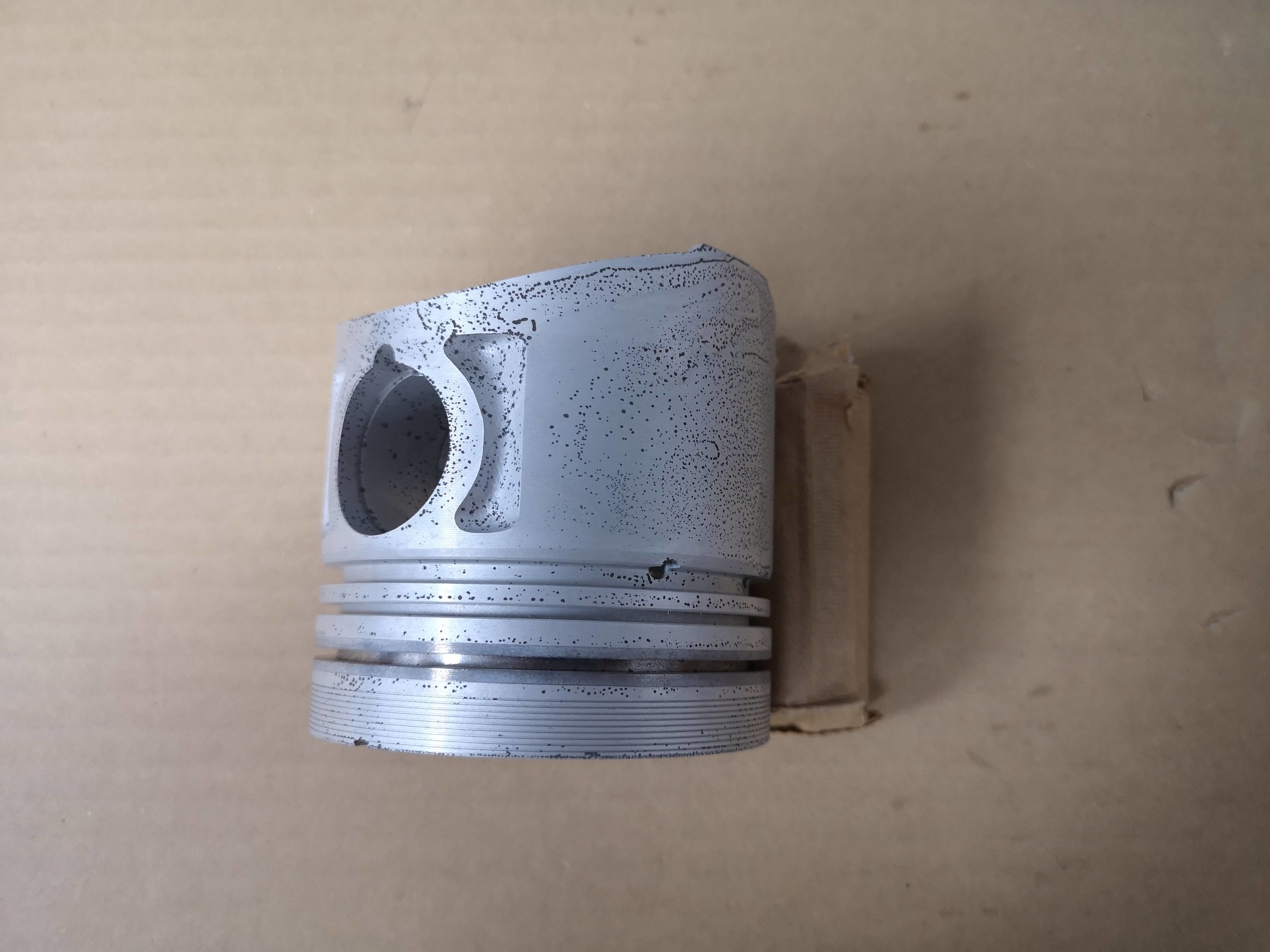 TFR Pickup 4JB1 Engine Piston 8971086220 Surface Oxidized OEM