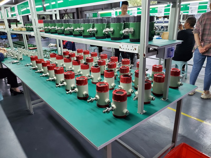 Chemical High Accuracy Integrated Automatic Lubricating Oil Filling Machine