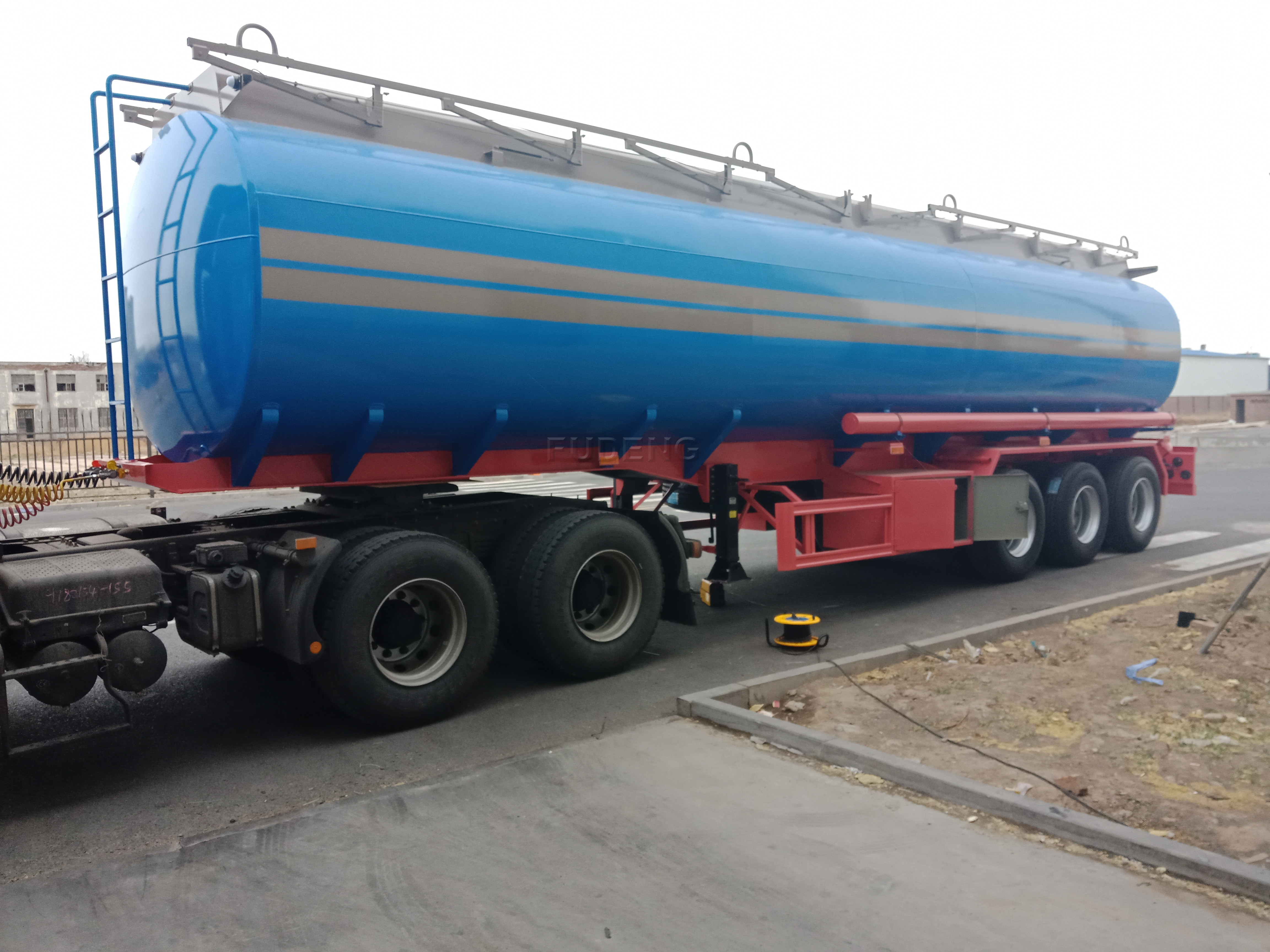 3 Axles 50000 Litres Fuel Tanker Semi Trailer 4 Compartment Carbon Steel