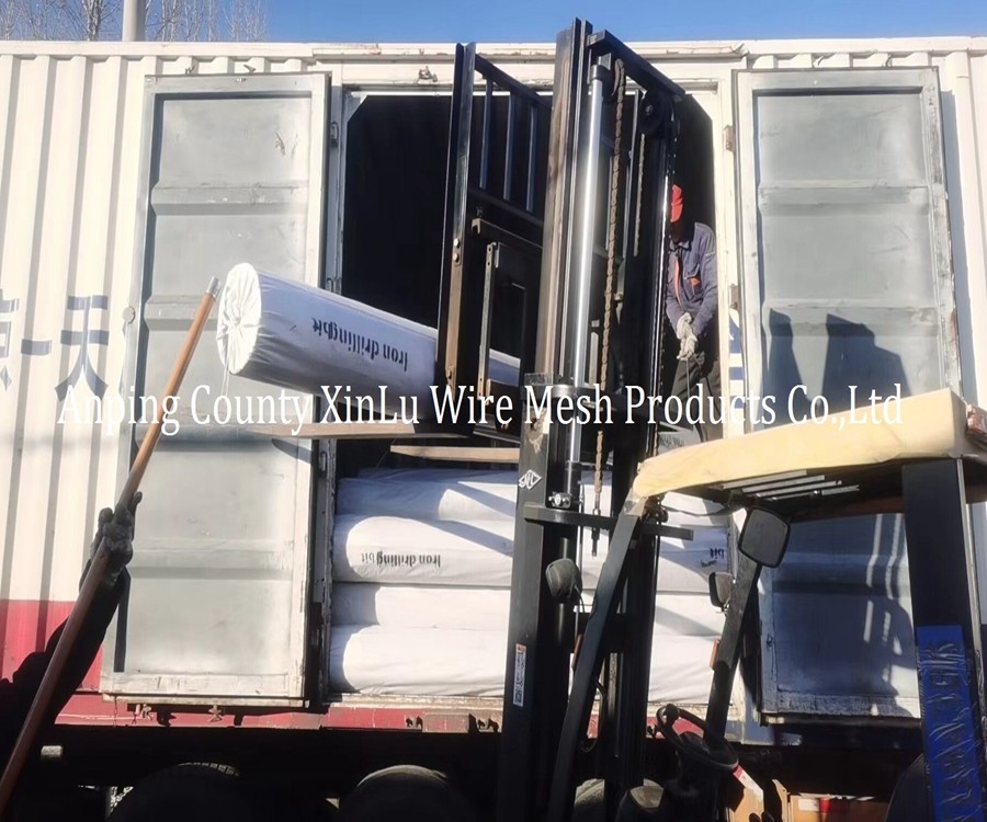 Galvanized Wedge Wire Strainer Pipe Water Well Screen Pipe 219mm Profile V Wire 2.5x4mm