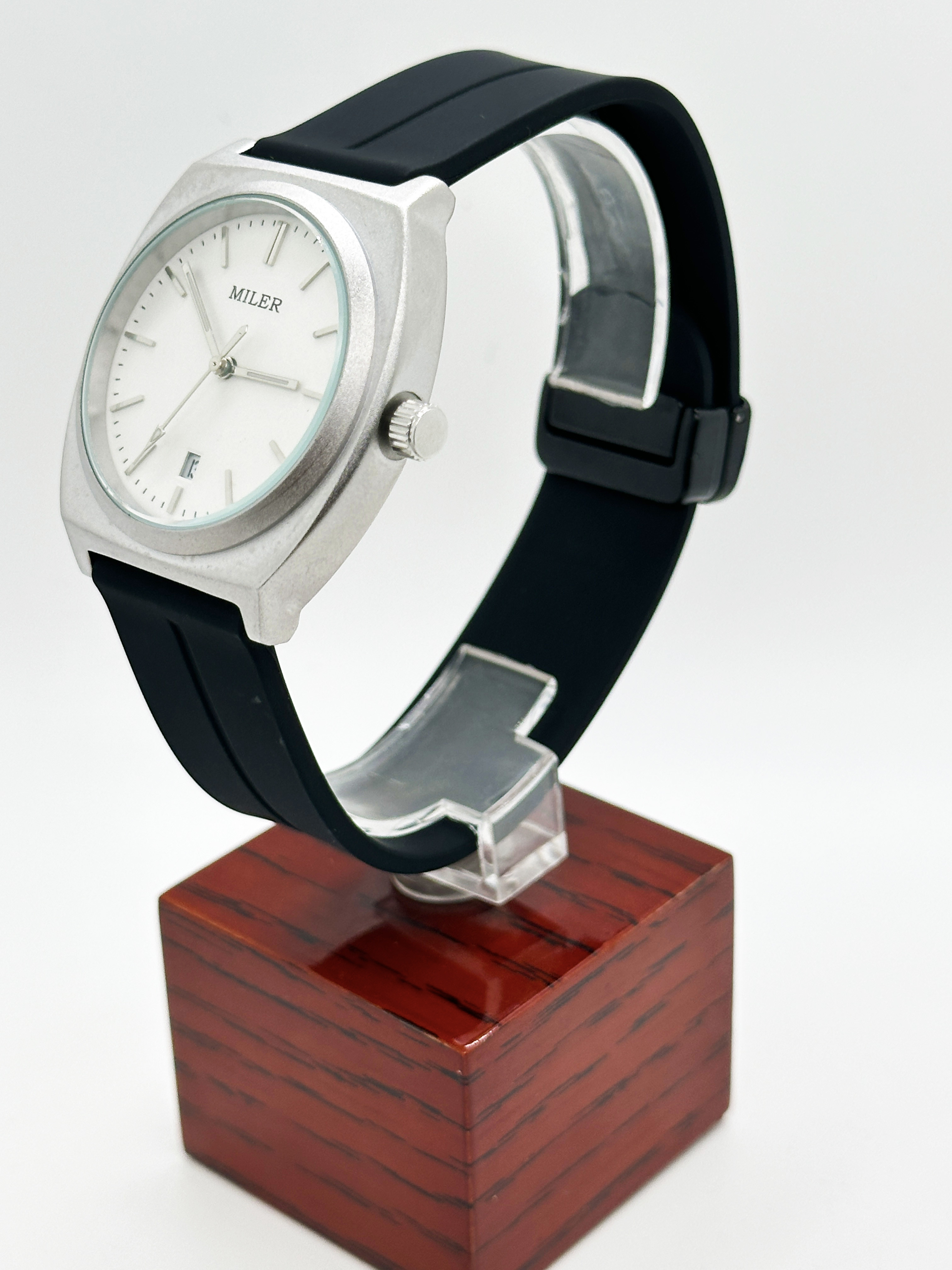 Silicone Strap Watch Mineral Glass Waterproof With Digital Display Quartz Watch