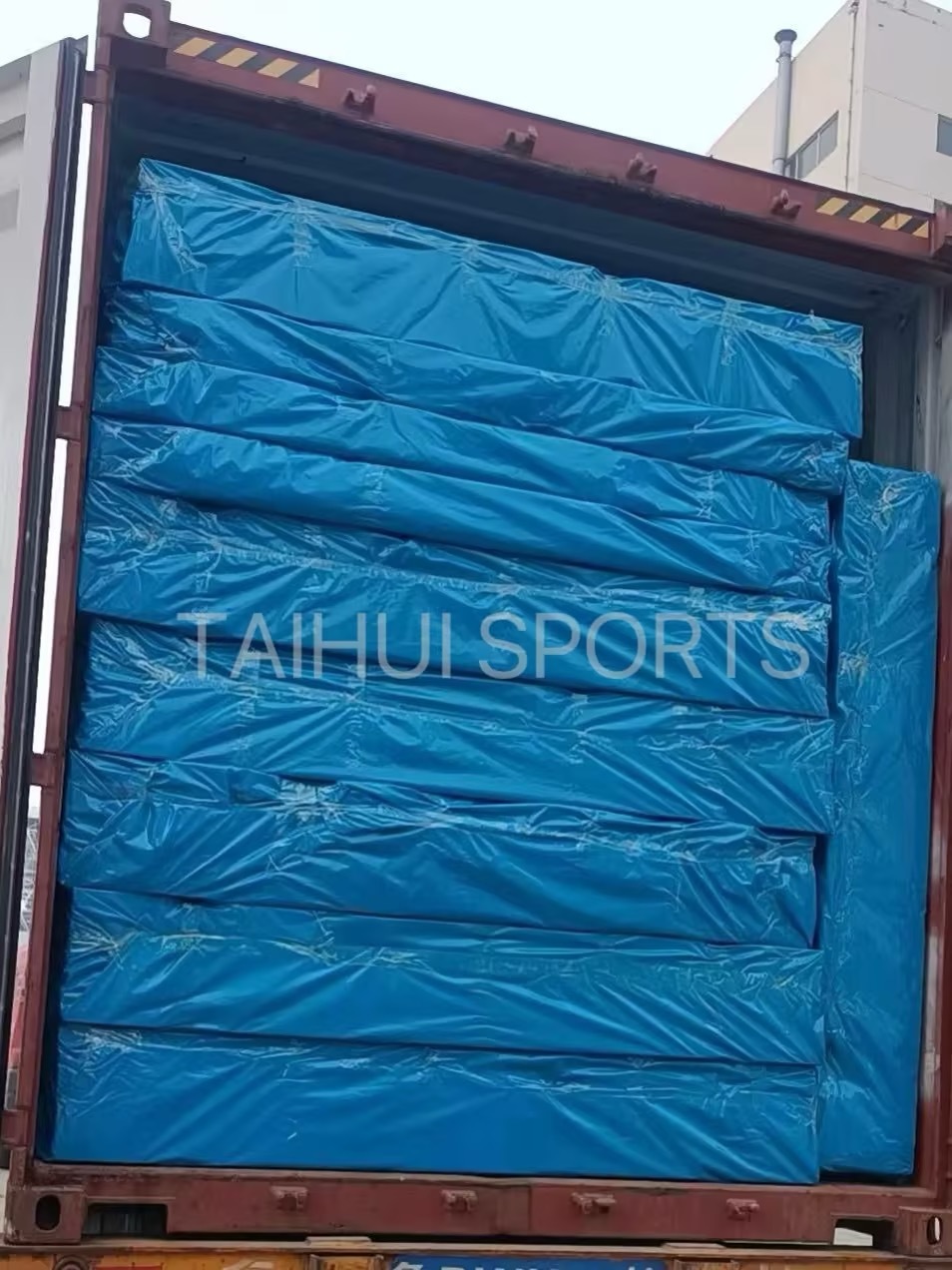 Synthetic turf system with TAIHUI shock pads underlay for Playgrounds fall protection pad