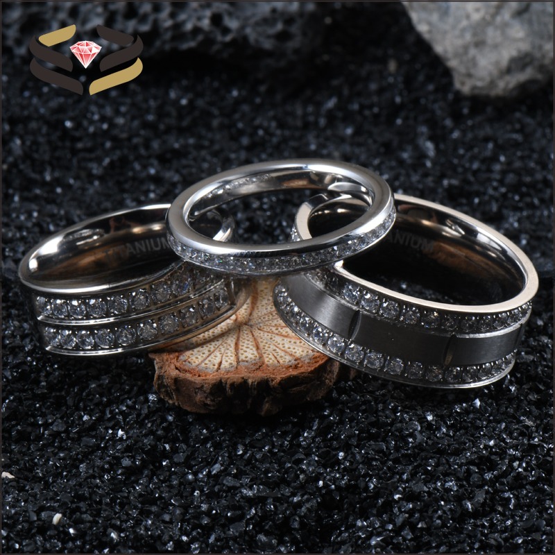 Men Wedding Silver Titanium Rings 8mm With Cubic Zircon Inlay