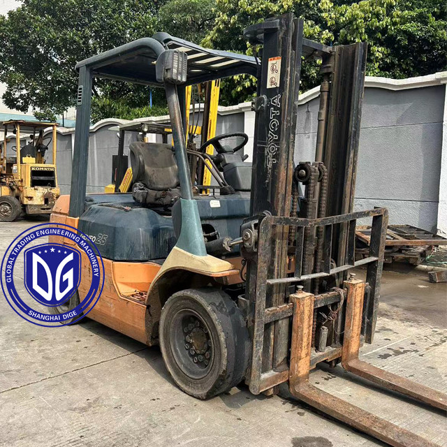 Original Toyota 2.5t Forklift Durable and In Good Condition Available Now