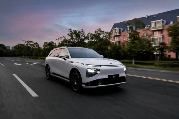 Xpeng G9 State-of-the-Art Electric SUV 15.6-inch Touchscreen 12.3-inch