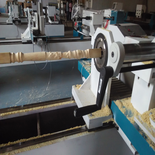 China hot sale lowest factory price for Mini automatic wood turning lathe