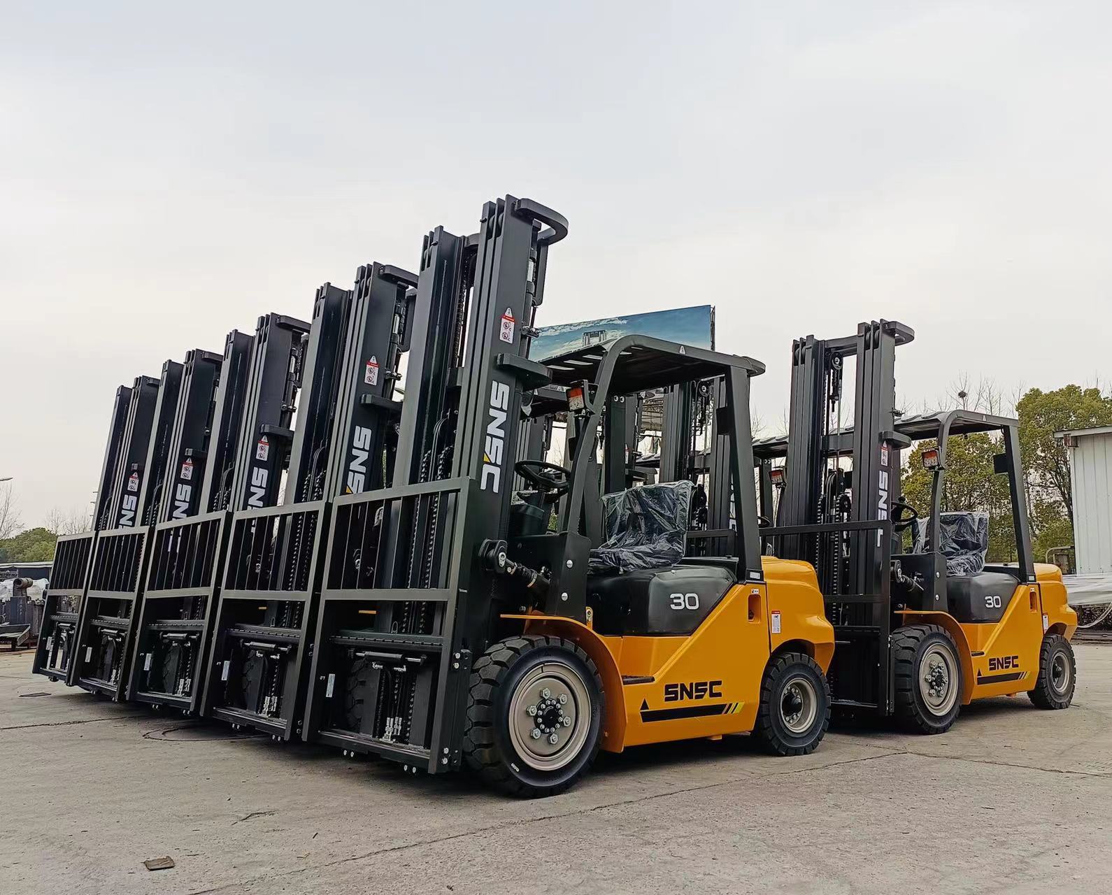 2065mm Mast Height 3.5 Ton Mini Rough Terrain 4x4 Diesel Forklift with Container Mast