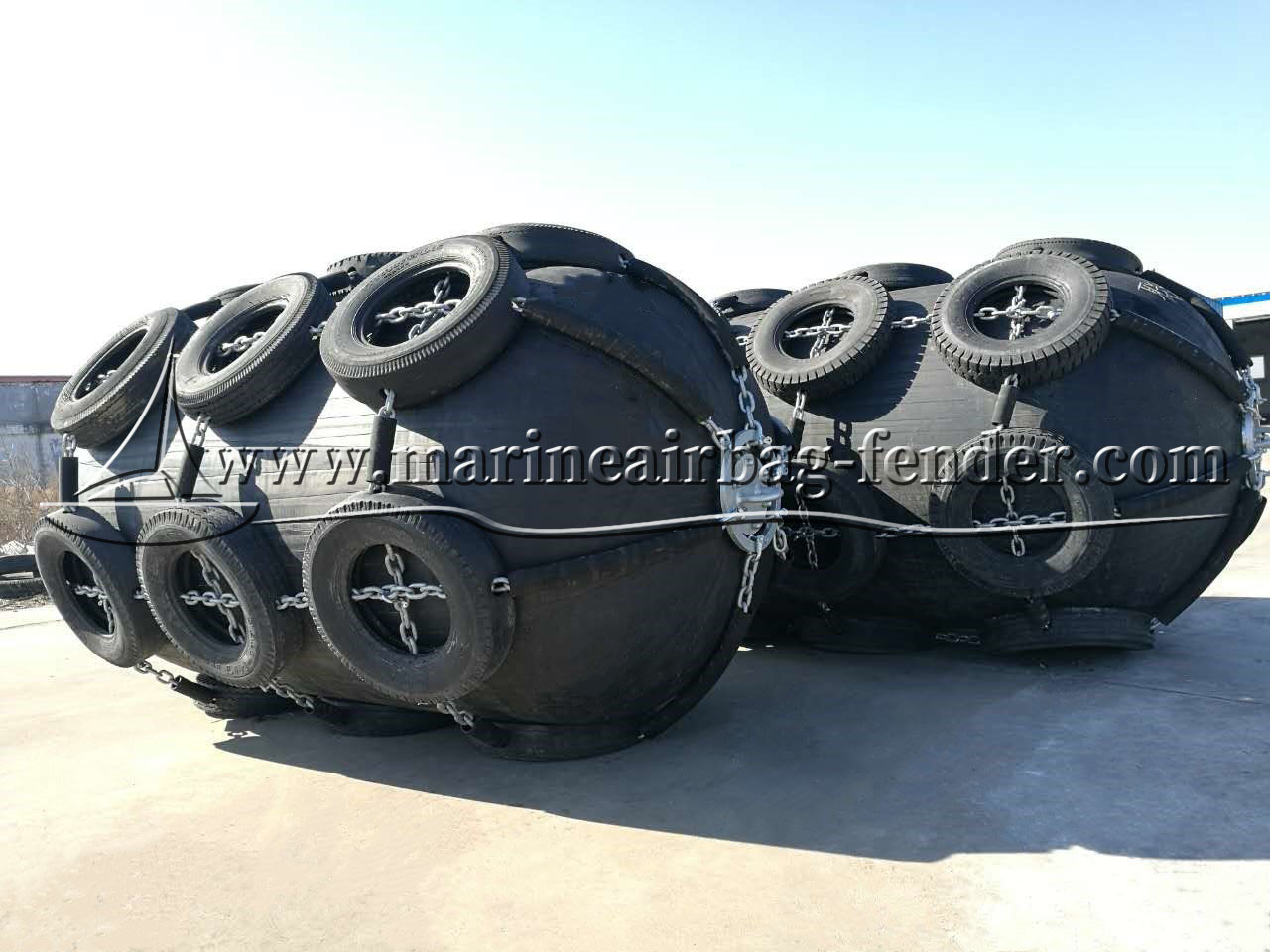 Inflatable Floating Pneumatic Rubber Fenders 50kPa 80kPa Easy Installation
