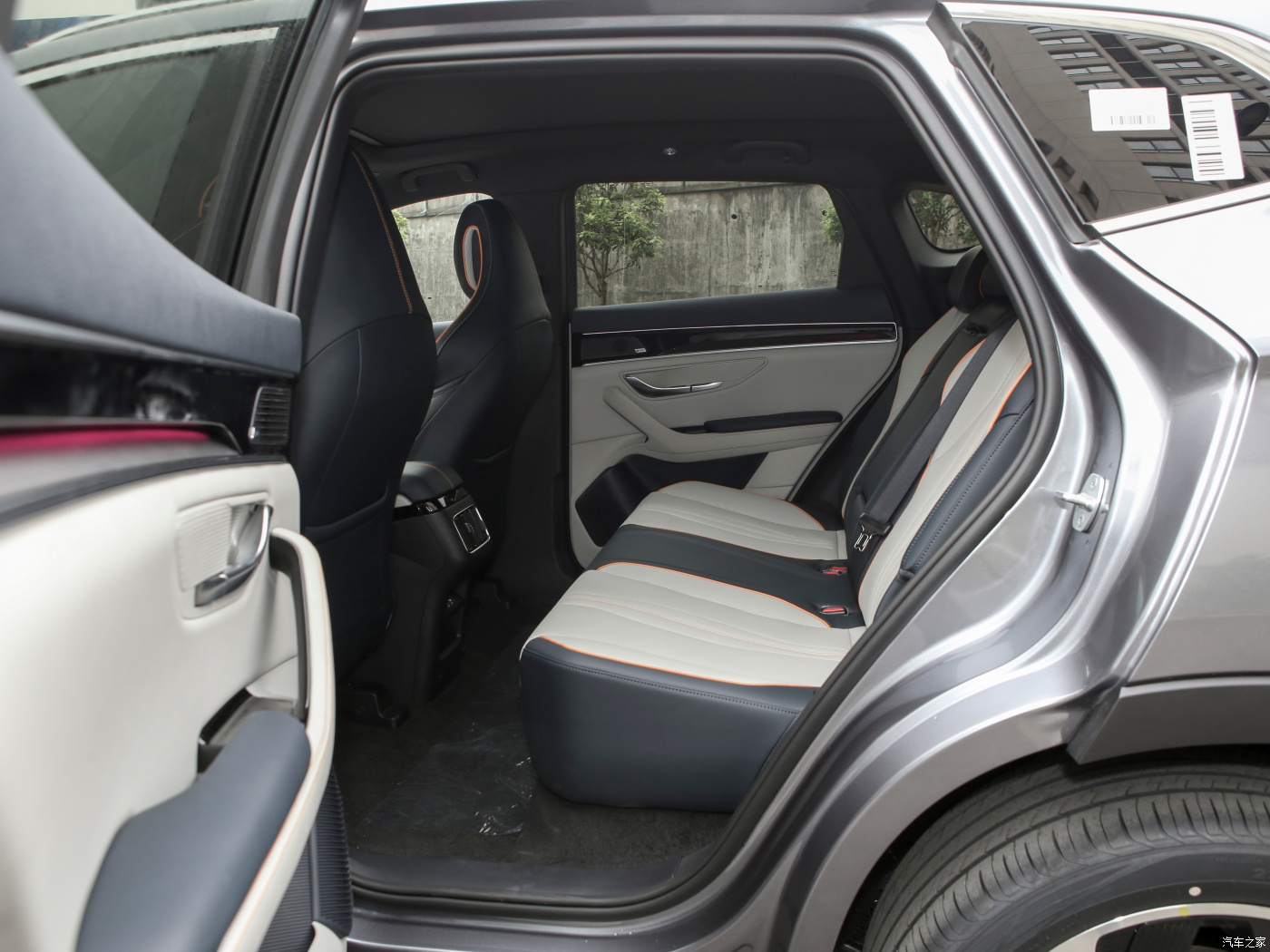 White Color Hybrid Sedans 5 Seats 600KM Electric Small Suv Cars