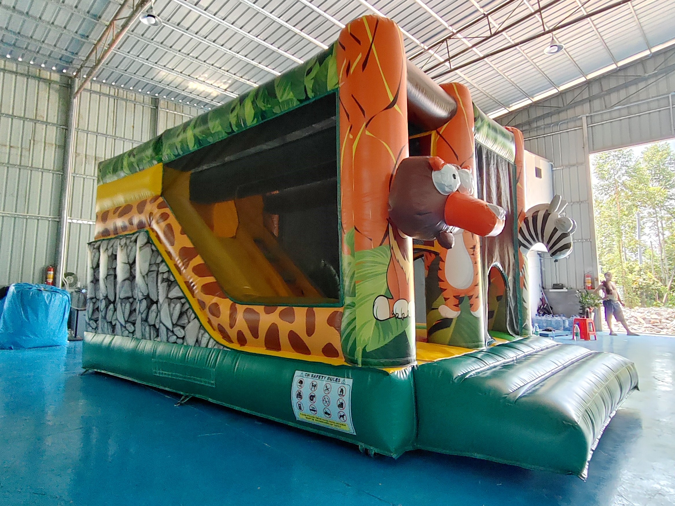 Customized Popular Inflatable Castle Animals Figures Inflatable Bouncer House With Dry Slide Jumping House For Event