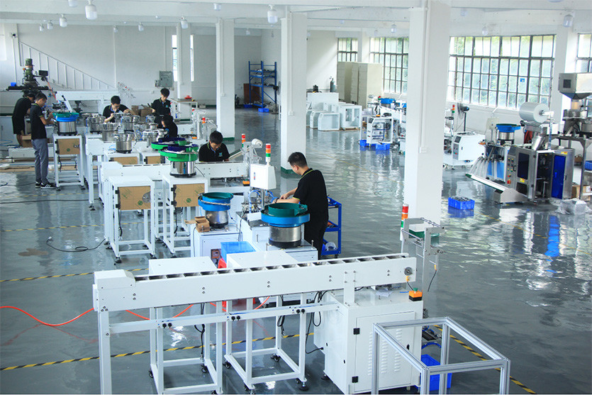 Manual Feeding Vertical Flow Pack Machine Semi Automatic Packaging