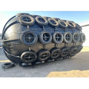 Black Pneumatic Rubber Fender Customized With Chain Net ISO CCS Certificated
