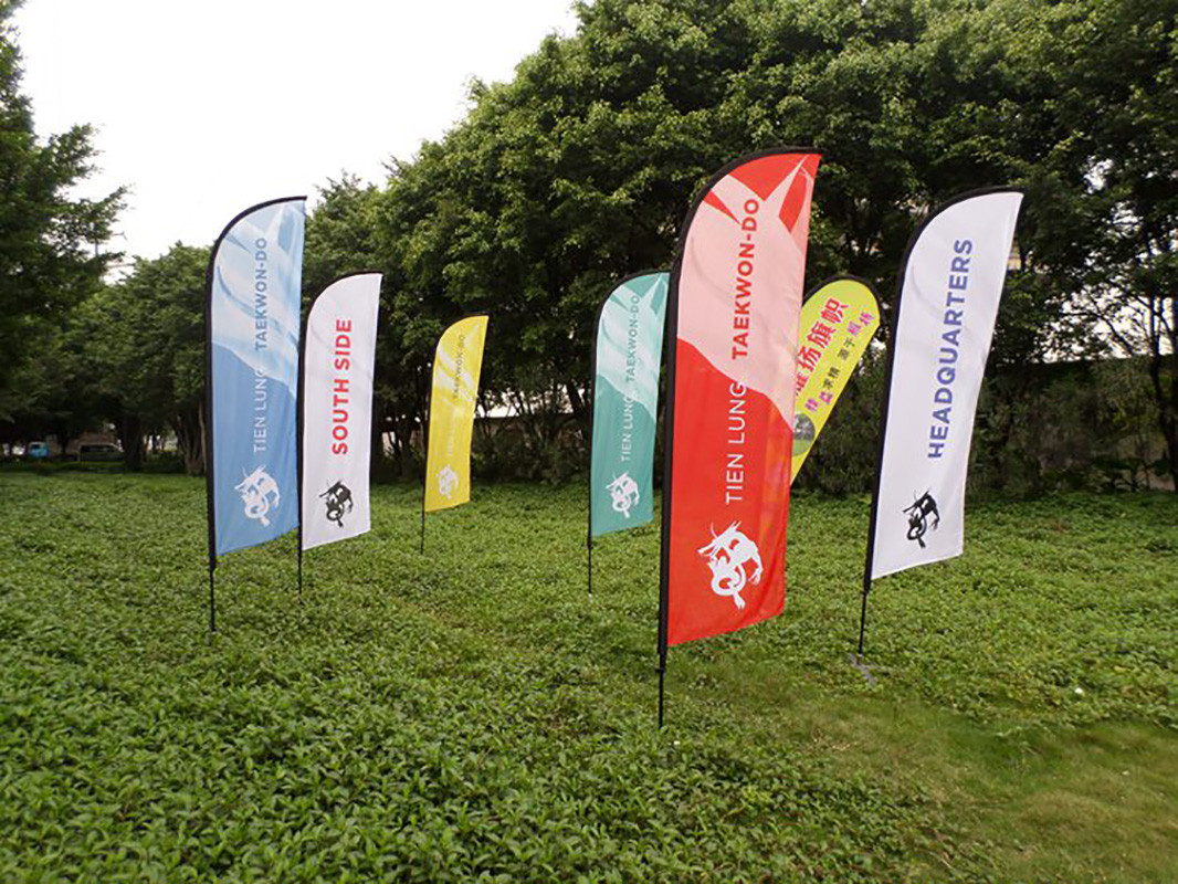 Flying Style Polyester Custom Beach Flags For Outdoor Advertising