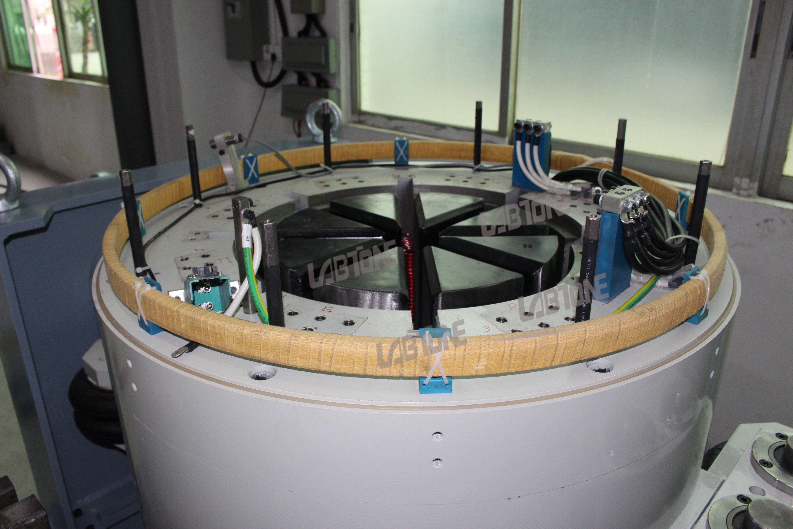 XYZ Direction Vibration Testing Machine With Sine And Random Test For Industrial Products