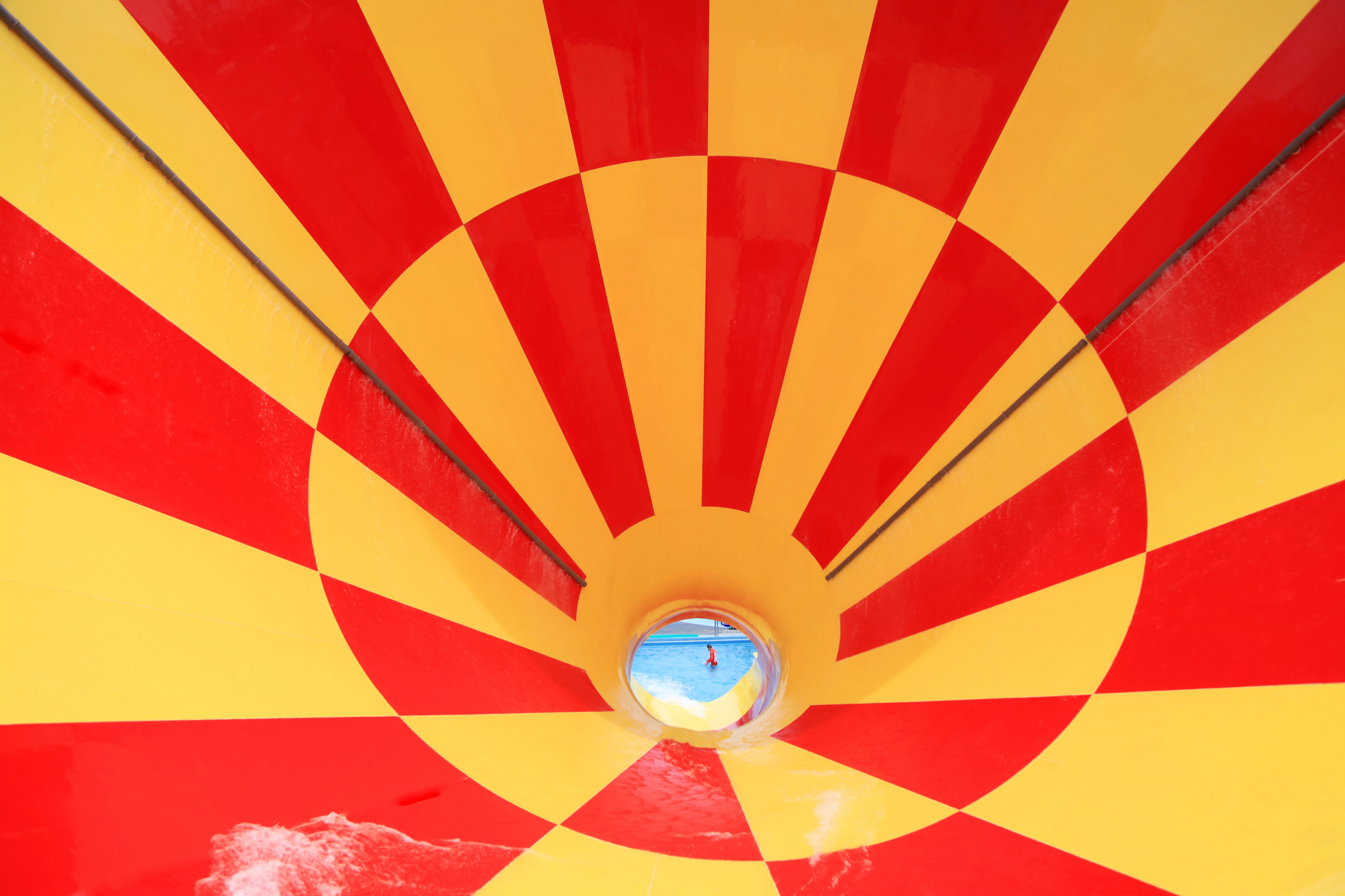 Big Tornado Water Slide Of Fiberglass for Water Park Aqua Park Equipment Supplier