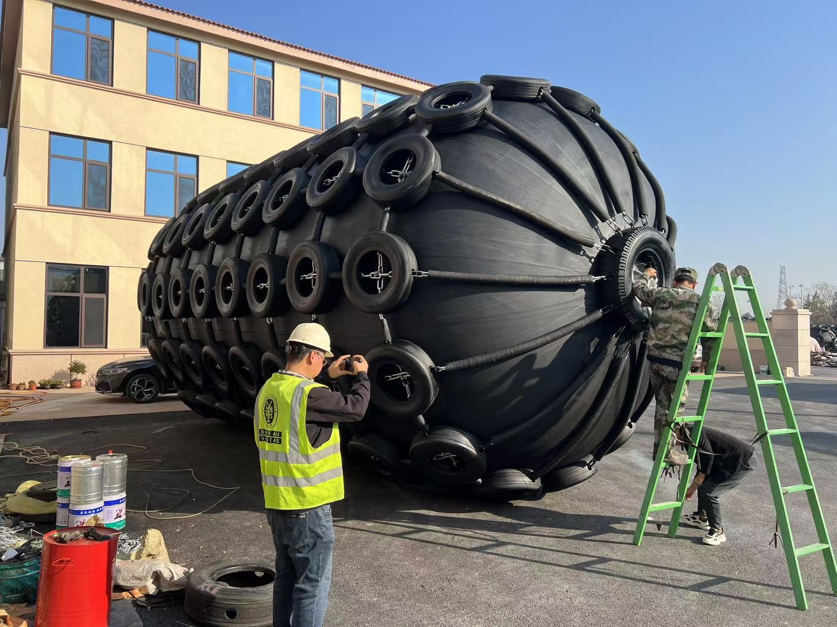 Performance Black Cylinder Pneumatic Marine Fenders