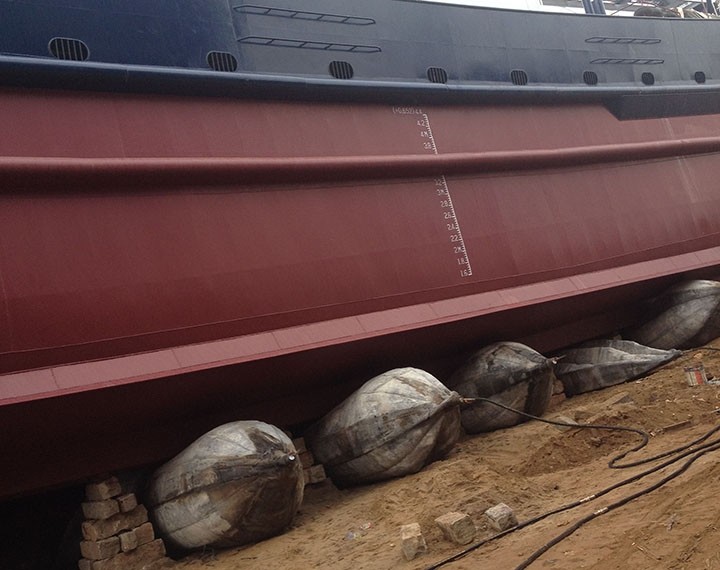 Customizable marine water up and down airbags to assist the ship's water up and down
